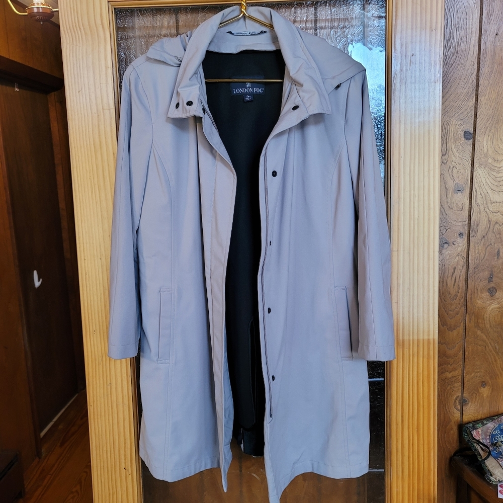 London Fog Men's Lined Overcoat/Raincoat Tan Large